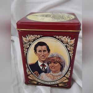 Lyons Tea Prince Charles and Lady Diana Royal Wedding Blend Tea Tin Vintage NICE